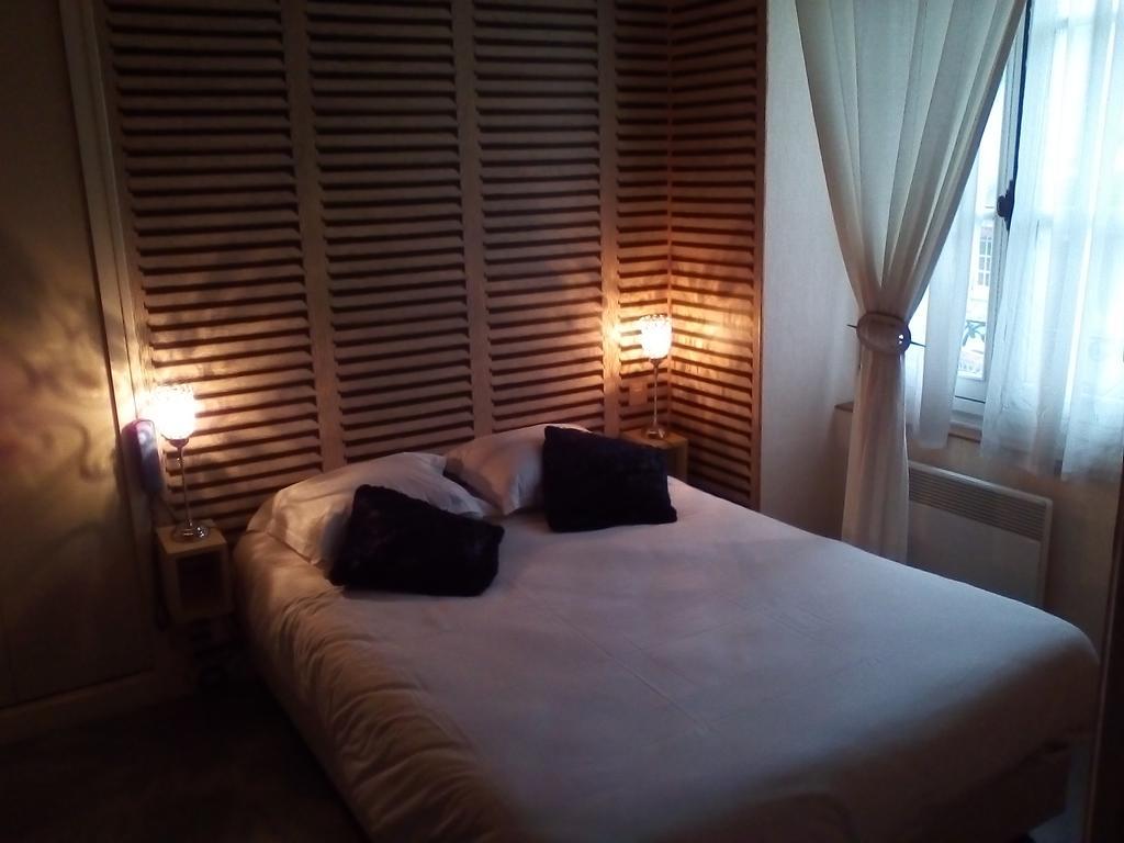 Отель Le Relais De La Caleche Saint-Denis-d'Anjou Экстерьер фото